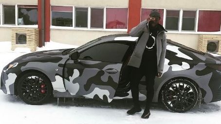 Şi-a tunat maşina în culorile uniformei soldaţilor americani. Bucureştenii, UIMIŢI cine era la volan