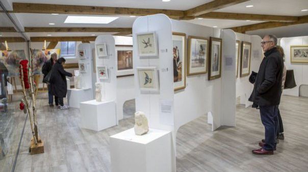 Fotografii nud înlăturate dintr-o expoziţie, pe motiv că erau "obscene şi dezgustătoare"