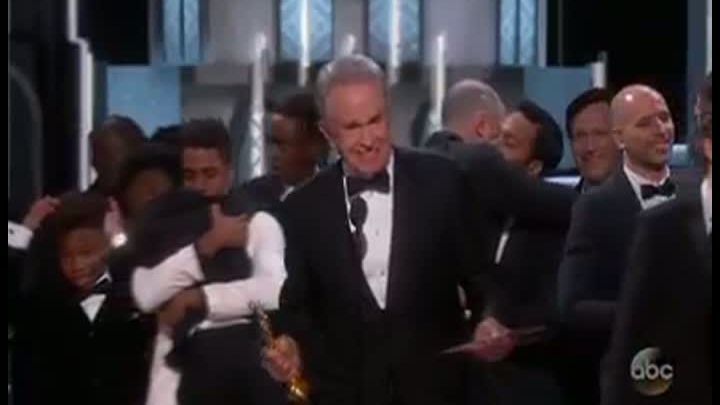 Momentul şocant al GAFEI monumentale de la decernarea Oscarurilor. VIDEO