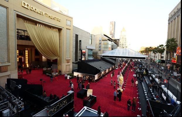 OSCAR 2017. Vedetele vor defila pe covorul roșu sub umbrelă. Probabilitate de ploaie 100%
