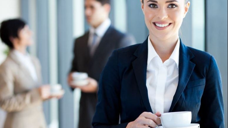 Greșeala pe care mulți o fac la serviciu. La ce oră iei prima pauză?