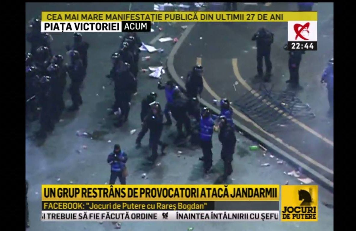 Protest imens și pașnic la București, sfârșit cu incidente: 8 răniţi. 20 de ultraşi, reţinuţi