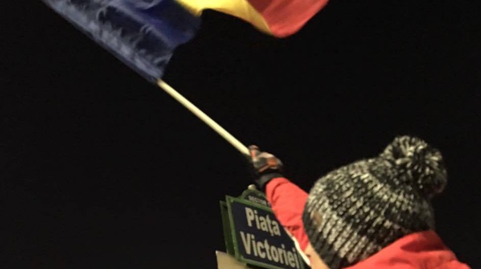 Scrisoarea unui profesor universitar către protestari: "Sînt prea în vîrstă ca sa mă mai pot înşela"