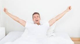 Psihologii ne spun să facem acest lucru înainte să ne dăm jos din pat. Află de ce 