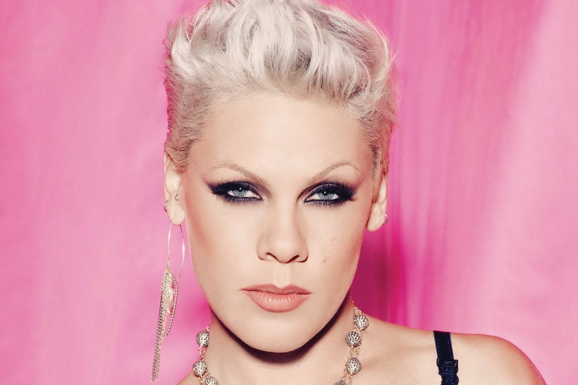 Super Bowl 2018. Pink va interpreta imnul național american