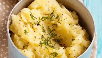 Reţetă delicioasă de piure de cartofi cu rozmarin şi usturoi