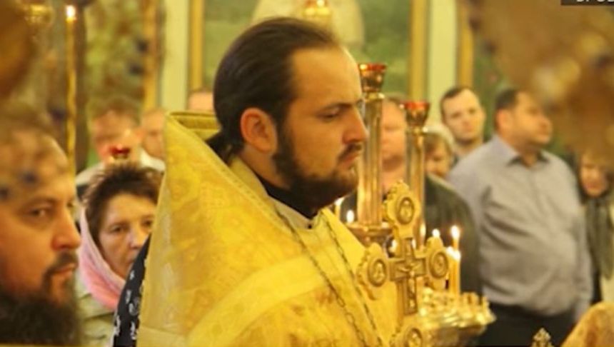 Un respectat preot al unei mănăstiri, găsit mort, în saună, alături de două prostituate