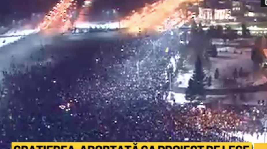 Şapte persoane, reţinute pentru 24 de ore după protestele violente de miercuri, de la Guvern 