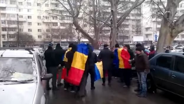 Protest pro-PSD, cu 20 de oameni, la Iaşi. Oamenii sunt decişi să vină la Bucureşti