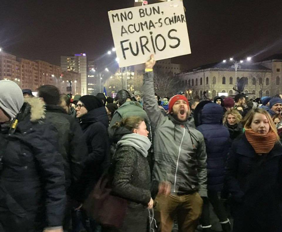 Pancartele cu cele mai multe like-uri pe Facebook. Ce mesaje au protestatarii pentru Guvern