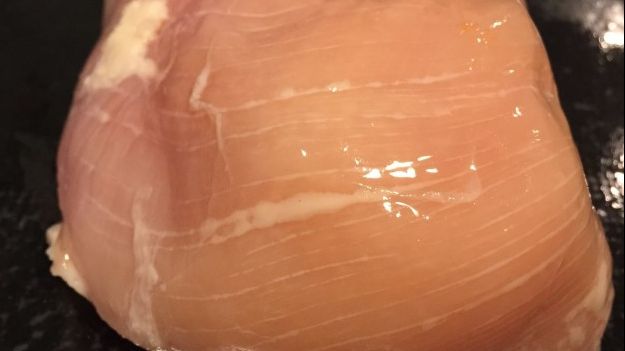 Nu mai mânca piept de pui cu fâșii albe pe el! Ce sunt, de fapt, acestea 