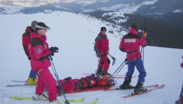 Turistă recuperată din Masivul Bucegi în stare gravă, cu o temperatură a corpului de 27 de grade