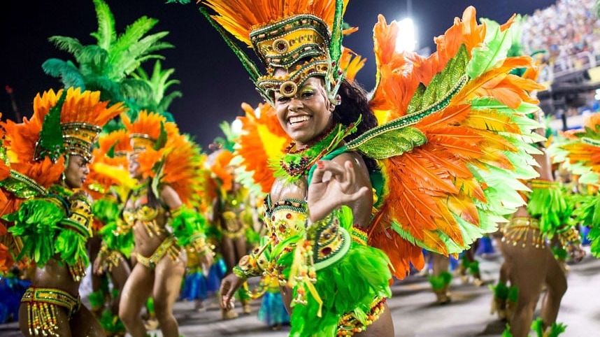 Ghinion la început de carnaval! Ce au pățit dansatoarele de la Rio în plin show