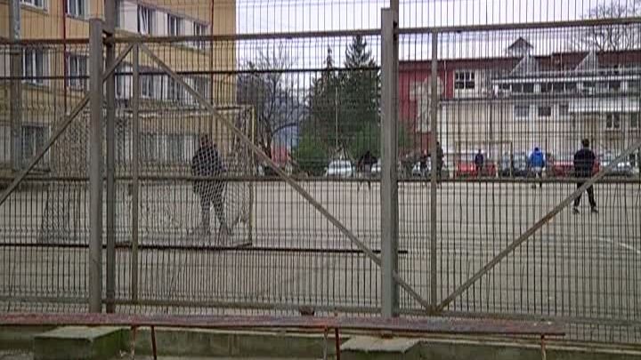 Dragoste interzisă la seminar! Elevul s-a sinucis după despărţirea de profesoara de teologie