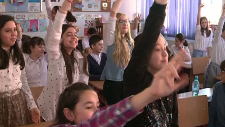 Lecţie de jurnalism. O profesoară din Bucureşti a decis să le dea elevilor o lecţie de democraţie