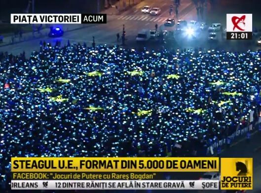 #Rezist, ziua 27. Peste 5000 de români au scris istorie în Piaţa Victoriei - au format STEAGUL UE