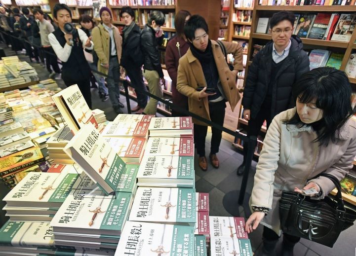 Cozi imense la miezul nopții în librăriile din Japonia. Haruki Murakami și-a lansat ultimul roman