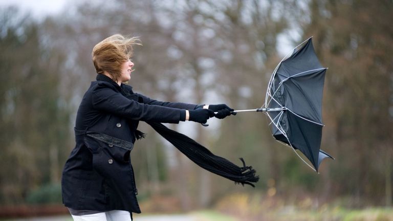 Ţi s-a stricat umbrela? Nu o arunca! Vei rămâne fără cuvinte după ce vei vedea ce poţi face din ea