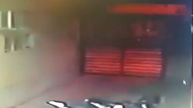 Medicii, speriați. Momentul în care o ușă din spital se deschide singură, surprins în imagini