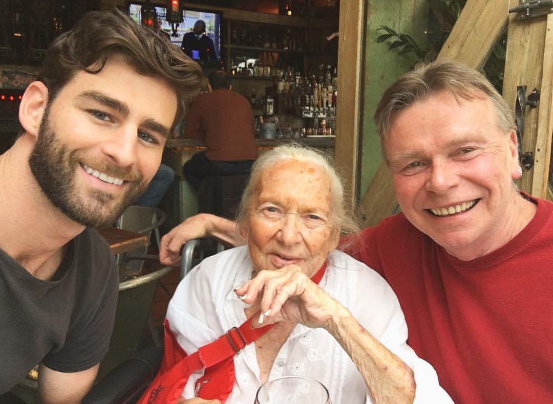 Îți dau lacrimile. Ce a făcut un tânăr când a aflat că vecina sa era pe moarte 