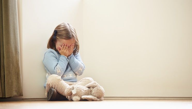 O mamă şi-a lovit mortal copilul de doar patru ani! Motivul invocat de femeie este halucinant