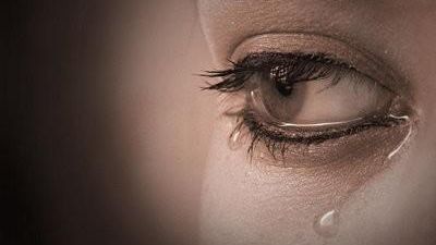 A fost violată şi a rămas gravidă.A dat fata spre adopţie.După 77 de ani s-au revăzut.Reacţia fiicei