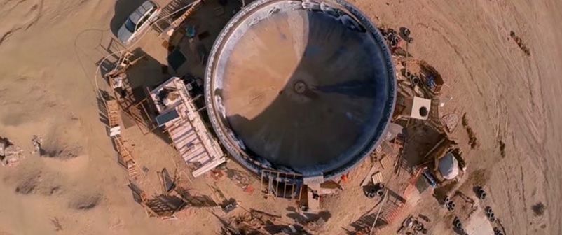 Au găsit în deşert un TANC de apă abandonat. Au intrat în el şi au ÎNGHEŢAT. Ce apăruse acolo