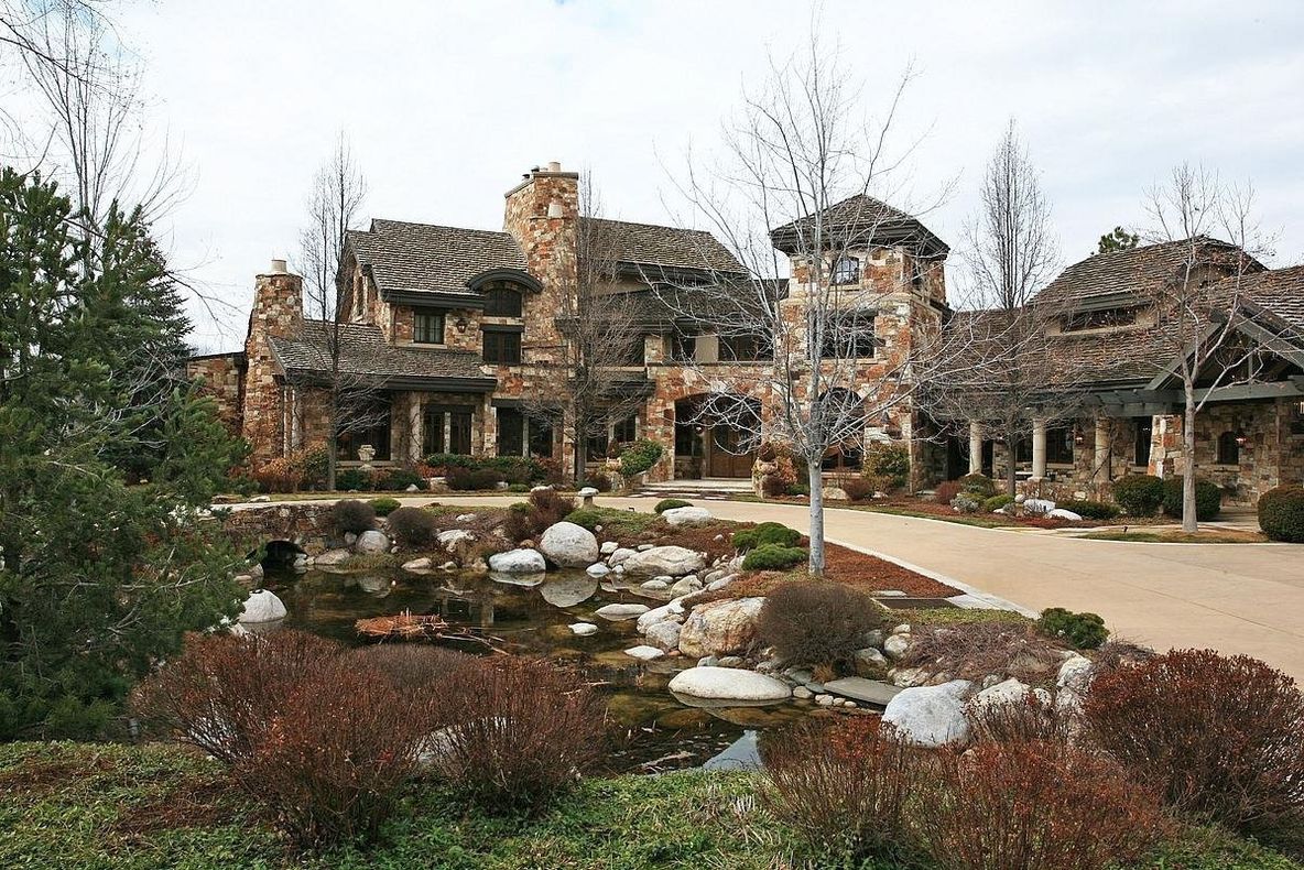 Au crezut că e un mall, dar e casa unui cuplu. Se vinde cu 15 milioane$. Arată ca o navă spaţială