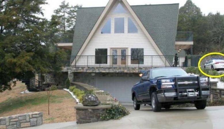 Poliţia a crezut că această casă s-a branşat ilegal la electricitate.Au intrat în ea şi au ÎMPIETRIT