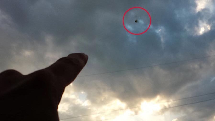 Pe cer a apărut un punct NEGRU inexplicabil. "Poate fi o armă secretă" 