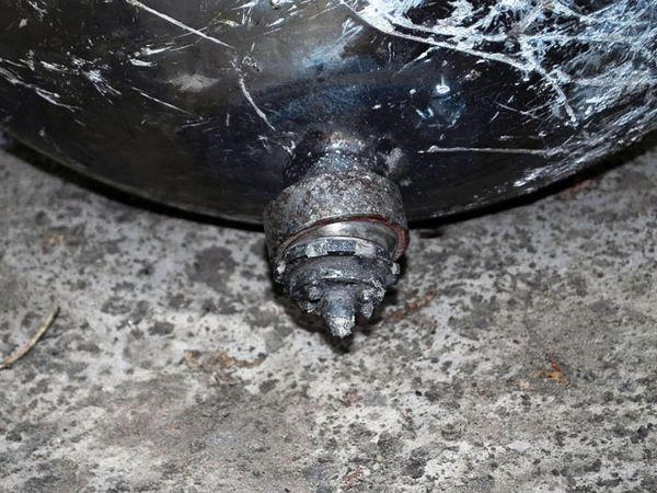 O sferă din metal a căzut din cer, în Brazilia. Oamenii s-au adunat ca la urs să vadă OZN-ul