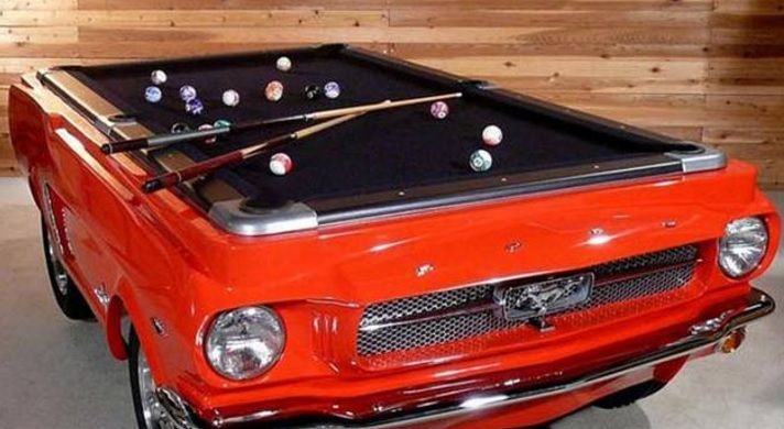 Şi-au mobilat casa cu elemente din caroseria maşinilor şi cu piese auto. Cât de ingenioşi au fost!