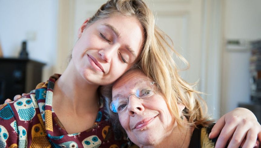 Studiu: Cu cât petreceți mai mult timp cu mama dumneavoastră, cu atât va trăi mai mult