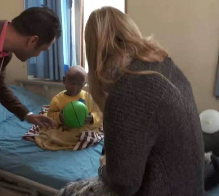 Povestea TRAGICĂ a copilului care a început să se transforme în piatră la 15 zile de la naştere