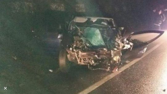 3 morţi şi doi răniţi grav, după ce o maşină a intrat într-un cap de pod