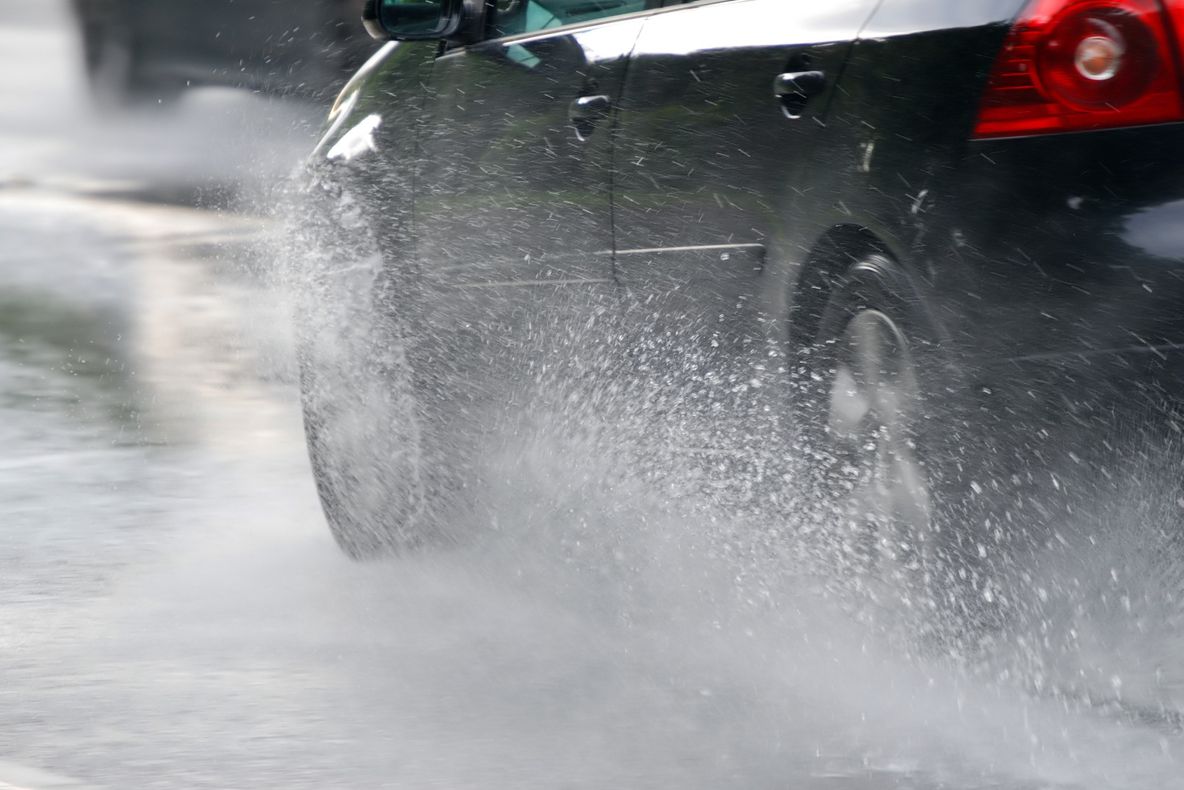 Avertisment transmis de Poliţia Rutieră: Risc de acvaplanare pe A3