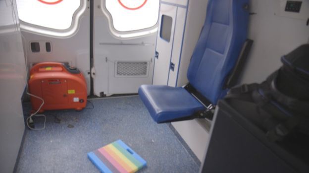 Bordel într-o ambulanţă. Ideea revoluţionară are un scop umanitar