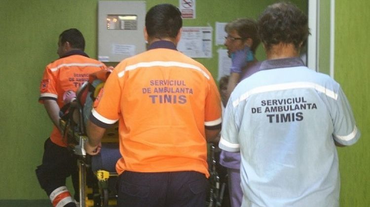 Jandarm din Timiș, bătut de două femei, într-un club de manele