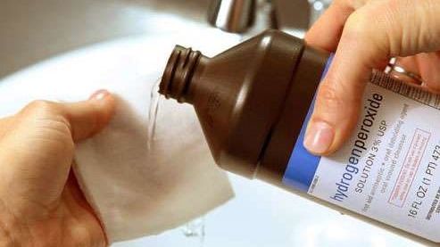 Ce nu știai despre apa oxigenată și de ce trebuie să o ai mereu în casă