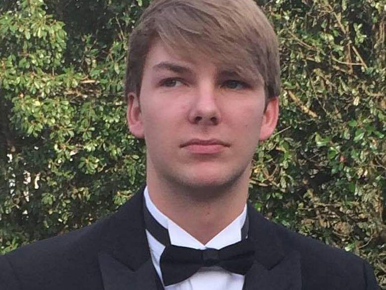 Pare un tânăr inocent, dar a comis o atrocitate și s-a lăudat pe Facebook. Face 10 ani de pușcărie