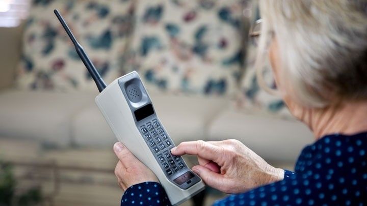 Bătrâni păcăliţi că vor ajunge vedete, în schimbul unei sume de bani. Ce le promitea "agenţia" 