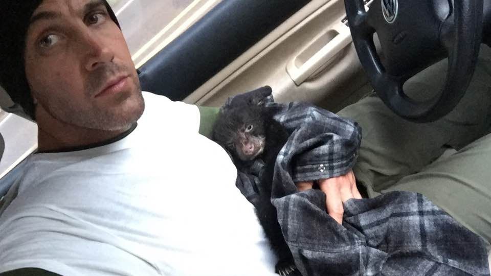 Caz incredibil. Riscă pedeapsa cu închisoarea pentru că nu l-a lăsat să moară în pădure