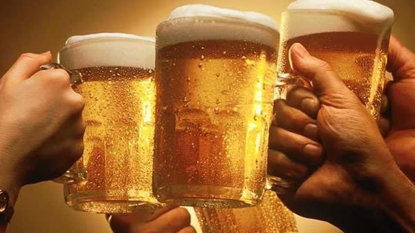 Berea are foarte multe beneficii şi te previne de multe boli. La ce te ajută berea?