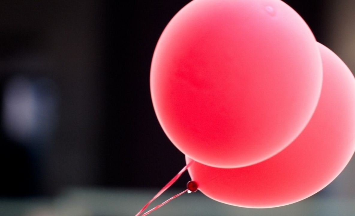 Protest inedit în Galaţi, împotriva PSD. Au luat 100 de baloane roşii şi...