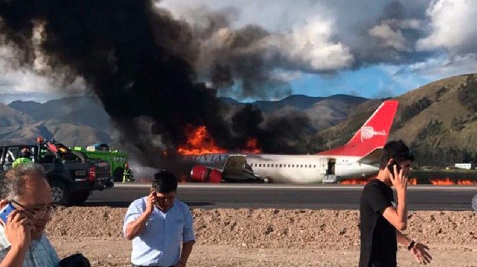 Avion în flăcări. Un Boeing 737 a luat foc la aterizarea pe aeroport