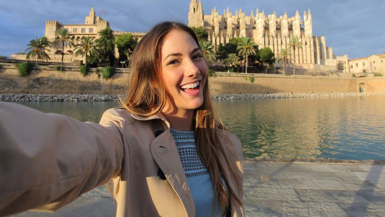 S-a dus la medic după ce a observat un detaliu bizar într-o poză: „Nu credeam că așa arată cancerul"