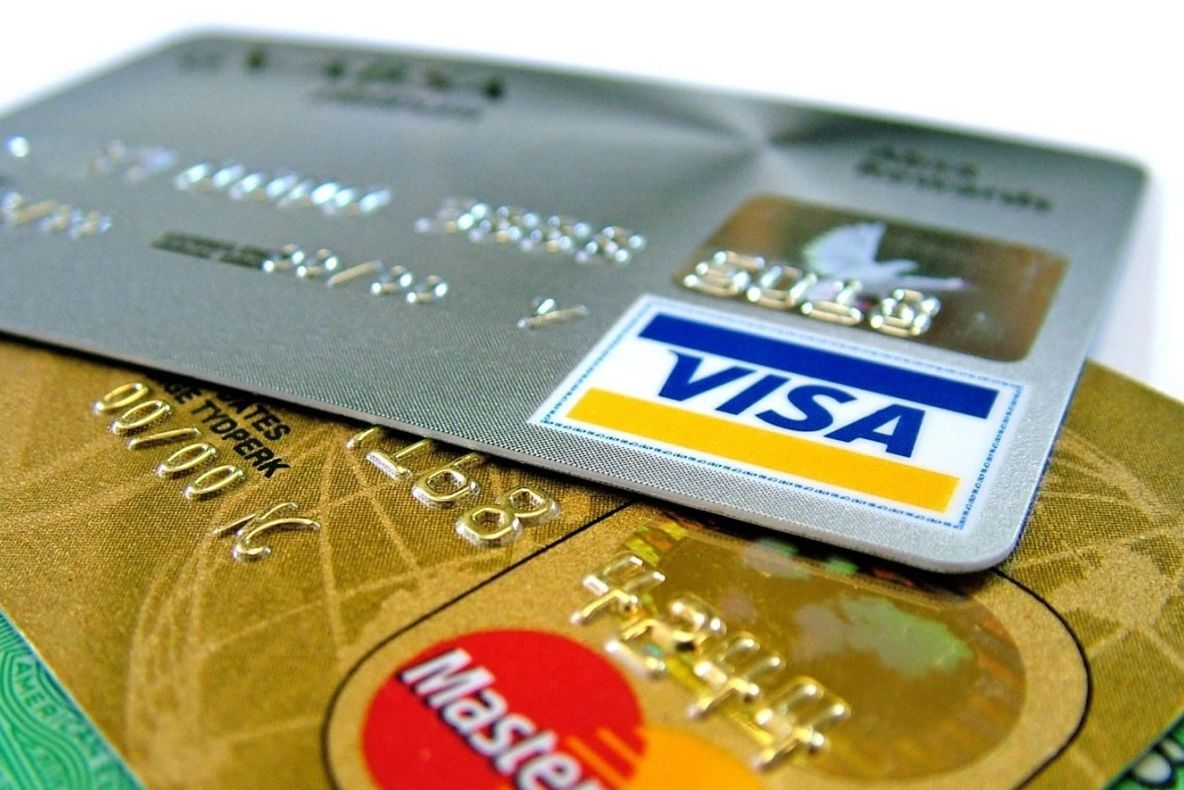 Ce condiţii trebuie îndeplinite pentru a obţine un card de credit. Care este venitul minim 