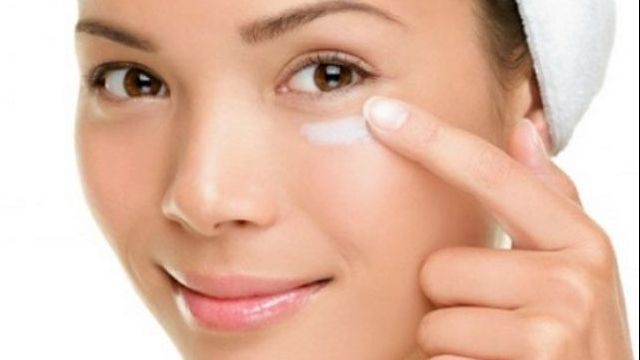 Cea mai eficientă metodă de a scăpa de pungile de sub ochi și de cearcăne