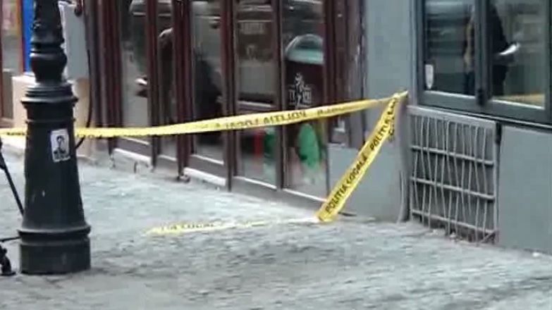 Scandal în Centrul Vechi al Capitalei. Bătaie soră cu moartea între doi prieteni