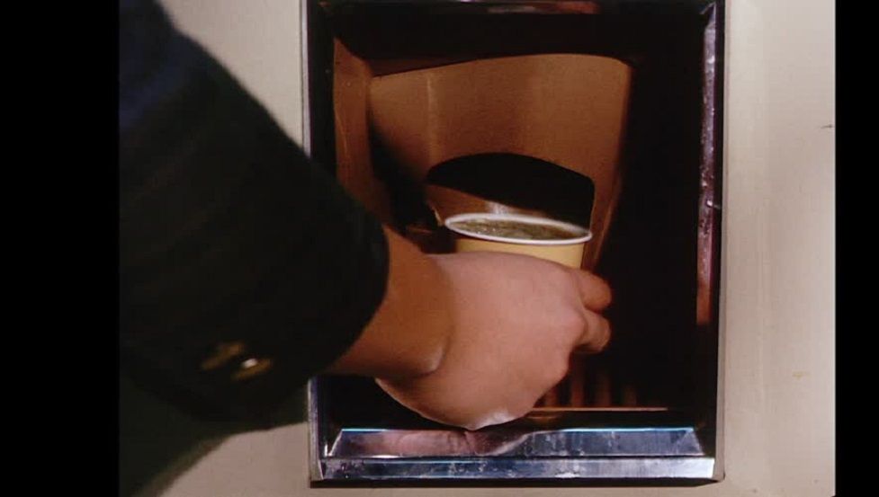 Otravă la un leu! Cât de nocivă este cafeaua de la tonomat